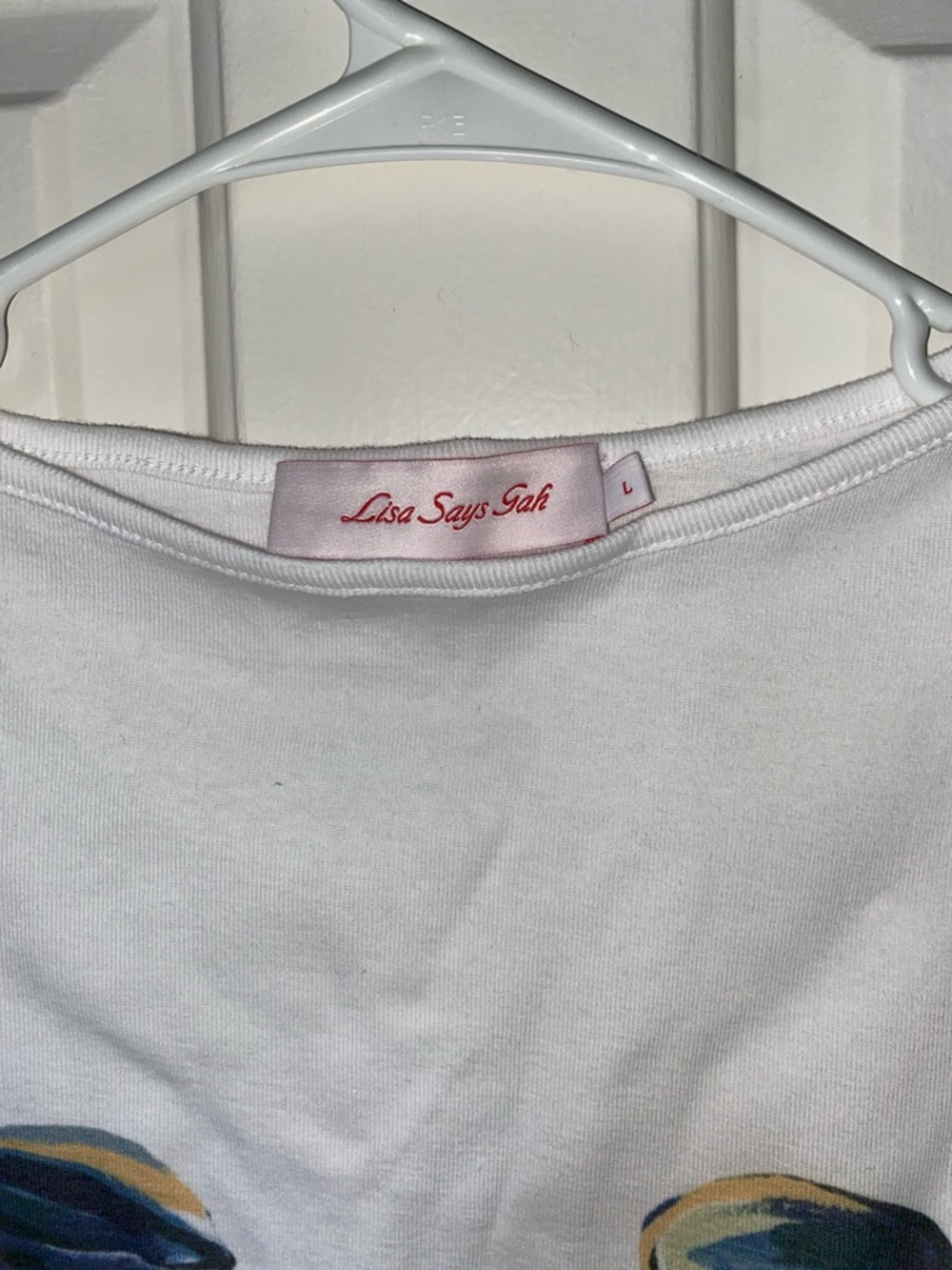 Lisa Says Gah White Short Sleeve Tee with Abstract Shell Print - Picture 3 of 4